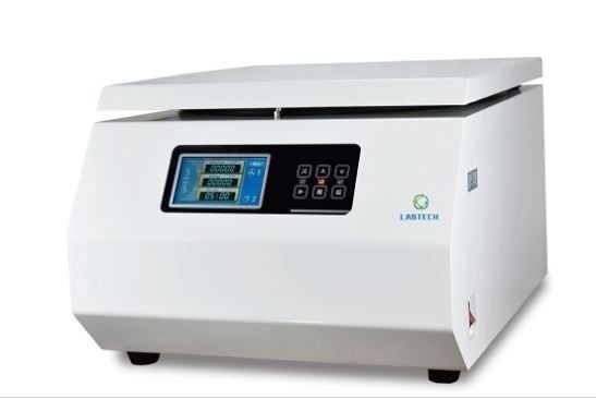 टेबलटॉप पोर्टेबल सेंट्रीफ्यूज मशीन 5000r/Min स्वचालित रोटर पहचान समारोह के साथ